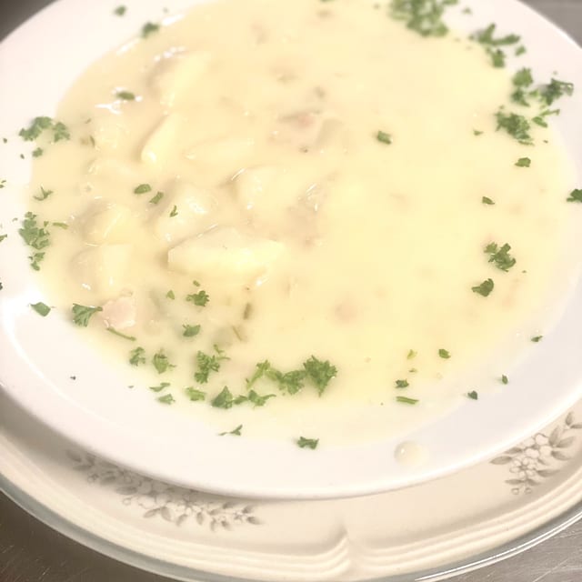 Creamy New England Clam Chowder Soup.