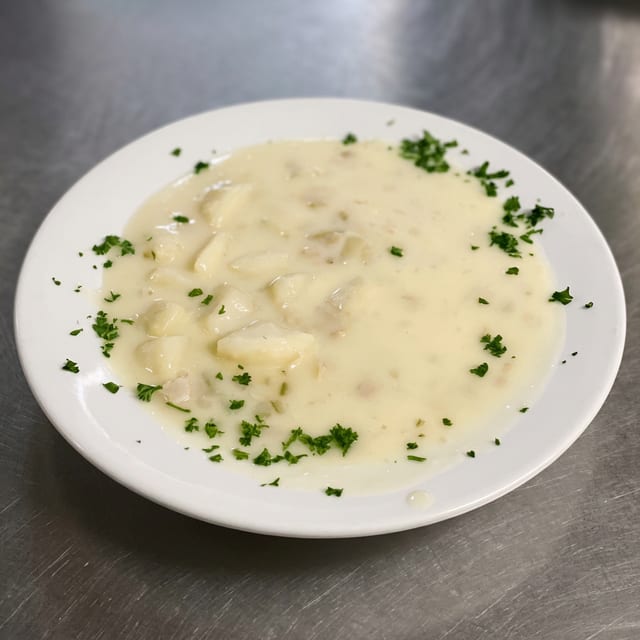 Creamy New England Clam Chowder Soup.